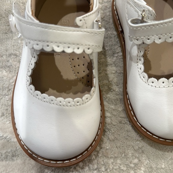 Like New Elephantino white Scallop Mary Jane flat shoes Size 20/5 - Picture 3 of 5